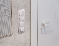 Комплект механизма 2-клавишного перекрестного выключателя Ambrella Volt 10A-250V OMEGA MO103030 Белый глянец QUANT (OP1030, VM125)