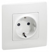 ETIKA Розетка с заземлением белая Legrand/Daccord 672221