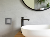 Розетка 2К+З IP 44 с откидной крышкой и шторками немецкий стандарт 16 А 250 В~ INSPIRIA алюминий Legrand/Daccord 673742