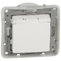 ETIKA Розетка с заземлением IP44 белая Legrand 672232