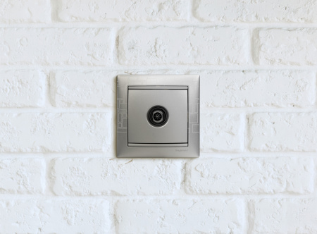 VALENA Розетка телевизионная ТV звезда в рамку 2400мГц 1.5дБ алюминий Legrand/Daccord 770129