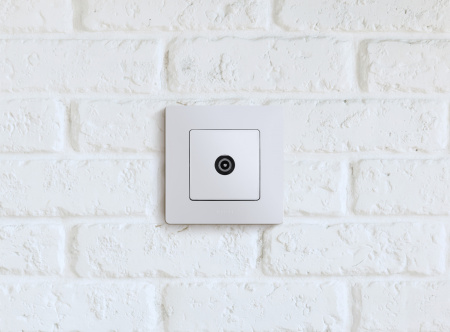 ETIKA Розетка телевизионная TV проходная 15дБ белая Legrand/Daccord 672263