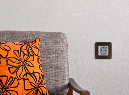 Розетка 2К+З немецкий стандарт 16А 250В со встроенным зарядным устройством USB C 1.5А 5В INSPIRIA алюминий Legrand/Daccord 673772