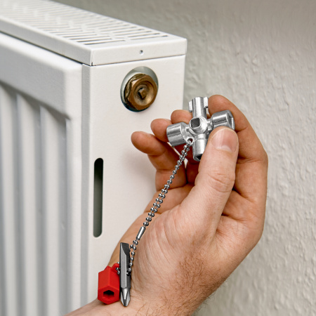 4-лучевой крестовой ключ для стандартных шкафов и систем запирания L-44 мм KN-001102 KNIPEX