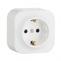 Quteo Розетка с заземлением со шторками наружная белая Legrand/Daccord 782220