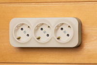 Quteo розетка тройная с заземлением с защитными   шторками - 16 A - 250 В IP 20 - Слоновая кость Legrand/Daccord 782268