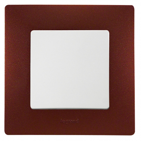 672201 Выключатель одноклавишный, белый винтовые зажимы  10АХ Legrand/Daccord 