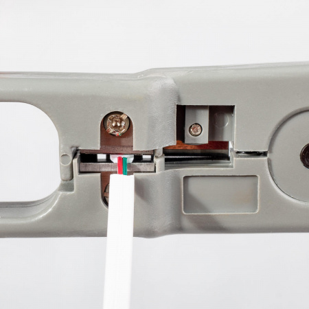 84826 Инструмент для зачистки и обрезки витой пары КС-501 серия ПРОФИ КВТ 