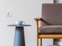 VALENA Розетка с заземлением в рамку белая Legrand/Daccord 774420