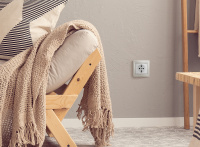 VALENA Розетка с заземлением в рамку белая Legrand/Daccord 774420