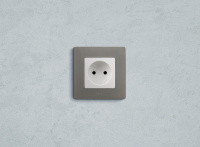 ETIKA Розетка без заземления со шторками белая винтовые зажимы Legrand/Daccord 672234