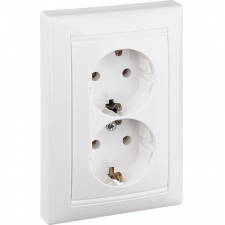 VALENA Розетка двойная с заземлением белая Legrand 774400
