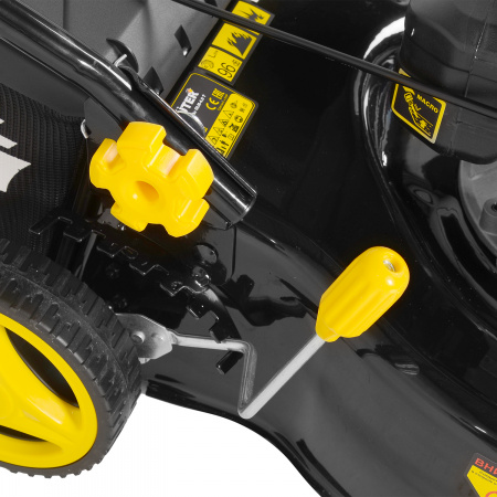 70/3/1 Газонокосилка бензиновая GLM-4.0 T Huter 