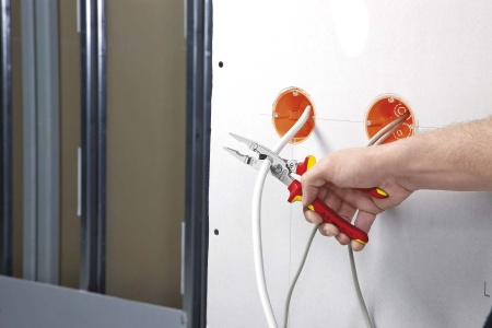 Клещи электромонтажные VDE 1000V 6-в-1 захват плоского и круглого материала гибка удаление заусенцев снятие изоляции 075 - 15 + 25 мм обжимка контактных гильз 05 - 25 мм кабелерез 15 мм (5 х 25 мм) L-200 мм диэлектрические защёлка-собачка хромир KNIPEX KN