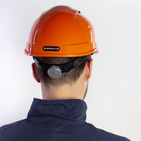 Каска защитная QUARTZ UP IV оранжевого цвета с храповым механизмом с вентиляцией Delta Plus QUARUP4OR