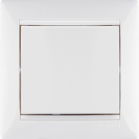 VALENA Переключатель одноклавишный промежуточный врамку белый Legrand 774407