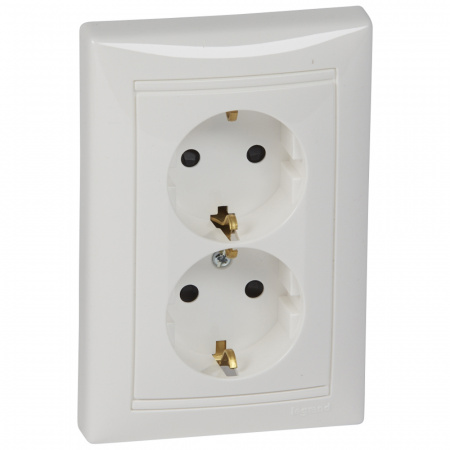VALENA Розетка двойная с заземлением со шторками белая Legrand 774427