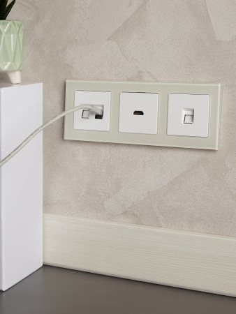 BRITE Рамка 3 поста РУ-3-2-БрВа стекло ванильный IEK BR-M32-G-K10