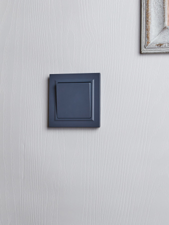 BRITE Выключатель одноклавишный самовозвратный 10А ВС10-1-4-БрМ маренго IEK BR-V14-0-10-K35