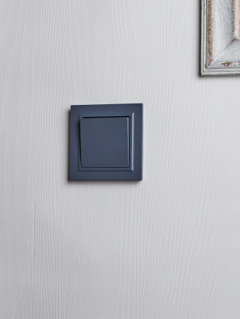 BRITE Выключатель одноклавишный проходной 10А ВС10-1-6-БрМ маренго IEK BR-V12-0-10-K35