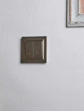 BRITE Выключатель жалюзи 10А ВС10-1-5-БрШ шампань IEK BR-V15-0-10-K37