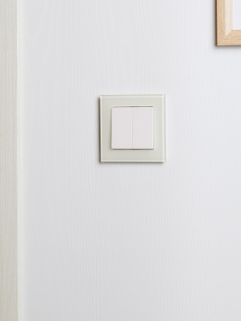 BRITE Рамка 1 пост РУ-1-2-БрВа стекло ванильный IEK BR-M12-G-K10