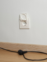 BRITE Розетка с заземлением с защитными шторками и крышкой 16А IP20 РСбш10-3-БрЖ жемчуг IEK BR-R16-16-K36