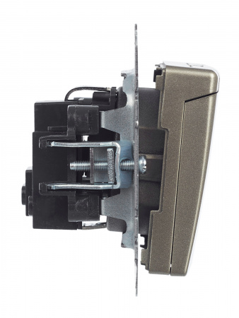 BRITE Розетка с заземлением с защитными шторками и крышкой 16А IP20 РСбш10-3-БрШ шампань IEK BR-R16-16-K37