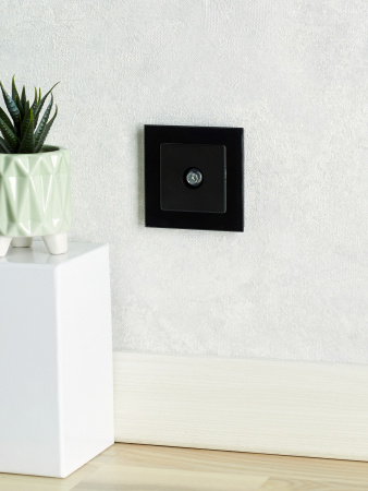 BRITE Розетка TV проходная РТВ10-0-БрЧ черный IEK BR-A10-P-K02