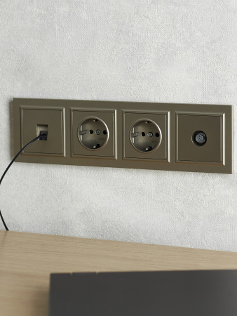 BRITE Рамка 4 поста РУ-4-БрШ шампань IEK BR-M42-K37