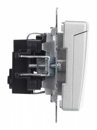 BRITE Розетка с заземлением с защитными шторками и крышкой 16А IP20 РСбш10-3-БрА алюминий IEK BR-R16-16-K47