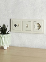 BRITE Рамка 3 поста РУ-3-БрКр бежевый IEK BR-M32-K10