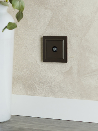 BRITE Розетка TV проходная РТВ10-0-БрТБ темная бронза IEK BR-A10-P-K45