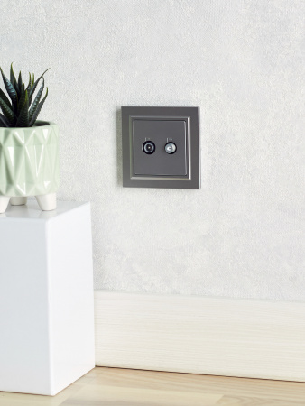 BRITE Розетка двойная TV+SAT РТВ/РСп12-БрС сталь IEK BR-AF20-O-K46