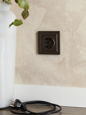 BRITE Розетка с заземлением без защитных шторок 16А РС11-1-0-БрТБ темная бронза IEK BR-R11-16-K45