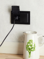 BRITE Розетка двойная с заземлением с защитными шторками и крышкой 16А в сборе IP44 РСбш12-3-44-БрЧ черный IEK BR-R26-16-44-K02-F