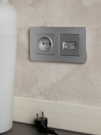 BRITE Розетка без заземления без защитных шторок 10А РС10-1-0-БрА алюминий IEK BR-R10-10-K47