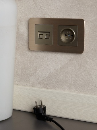 BRITE Розетка двойная RJ11+RJ45 кат.5E РК/Т12-БрШ шампань IEK BR-KT20-O-1-K37