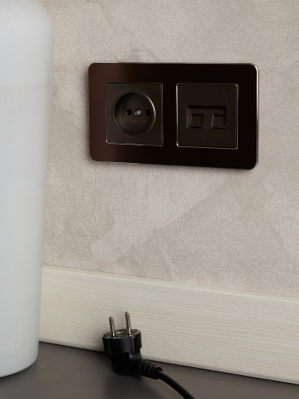 BRITE Розетка без заземления без защитных шторок 10А РС10-1-0-БрТБ темная бронза IEK BR-R10-10-K45