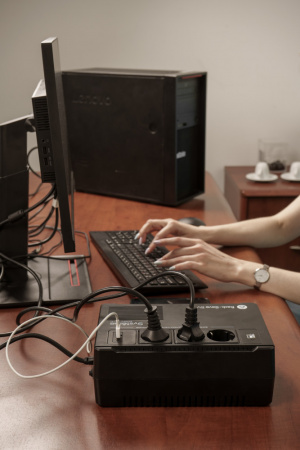 Источник бесперебойного питания Line-interactive BVSE 600 ВА/360 Вт 1/1 1 сек Tower 3хSchuko CEE 7 USB Systeme Electric BVSE600RS