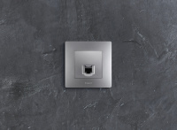 ETIKA Информационная розетка RJ 45 категория 5e UTP алюминий Legrand 672441