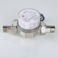 Счетчик воды универсальный с импульсным выходом 1/2' со сгонами межповерочный интервал 6 лет 80 мм до +90 град. 1.5м3 VALTEC VLF-15U-I VLF15N215I