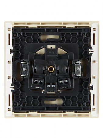 FORTE&PIANO Розетка 1-местная с заземлением с защитными шторками винтовое крепление 16А FP415 ваниль IEK FP-R14-16-K10