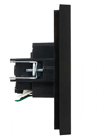 FORTE&PIANO Розетка 1-местная с заземлением с защитными шторками безвинтовое крепление 16А FP113 черный IEK FP-R14-16-1-K02