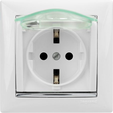 VALENA Розетка с заземлением с крышкой со шторками белая Legrand/Daccord 774220