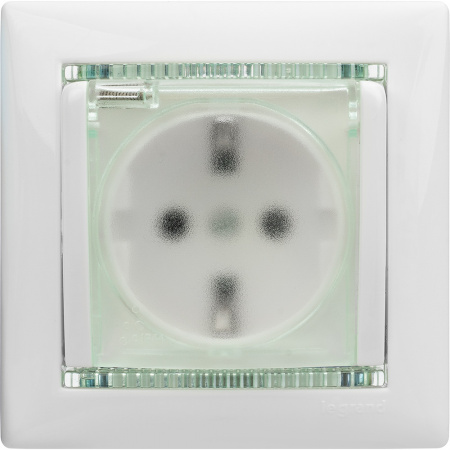 VALENA Розетка с заземлением с крышкой со шторками белая Legrand/Daccord 774220