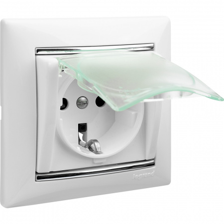 VALENA Розетка с заземлением с крышкой со шторками белая Legrand/Daccord 774220