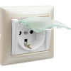 VALENA Розетка с заземлением с крышкой со шторками белая Legrand/Daccord 774220