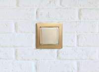 VALENA Розетка с заземлением с крышкой в рамку слоновая кость Legrand/Daccord 774322