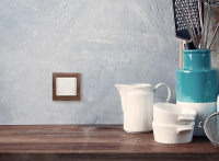 VALENA Розетка с заземлением с крышкой в рамку слоновая кость Legrand/Daccord 774322